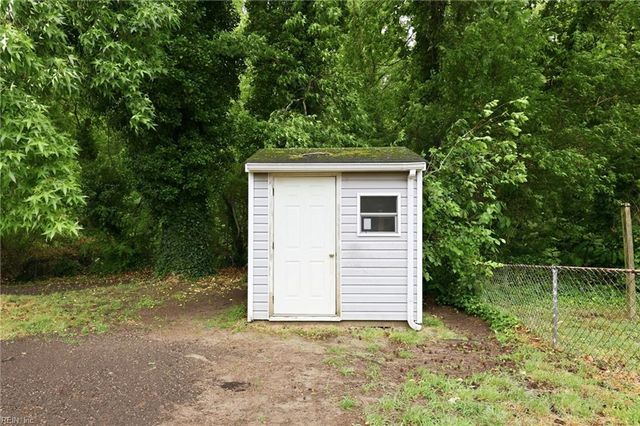 25 Rendon DR, Hampton, VA 23666