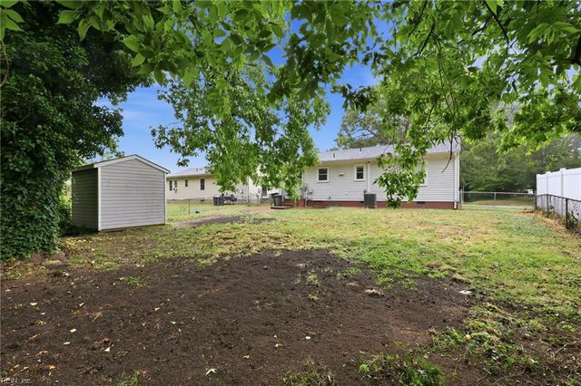 25 Rendon DR, Hampton, VA 23666