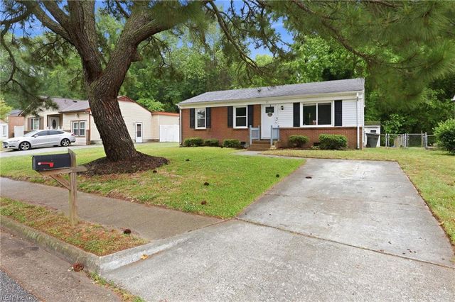25 Rendon DR, Hampton, VA 23666