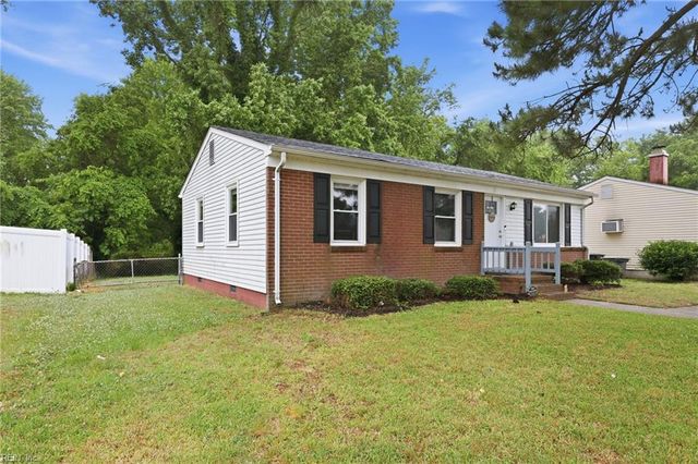 25 Rendon DR, Hampton, VA 23666