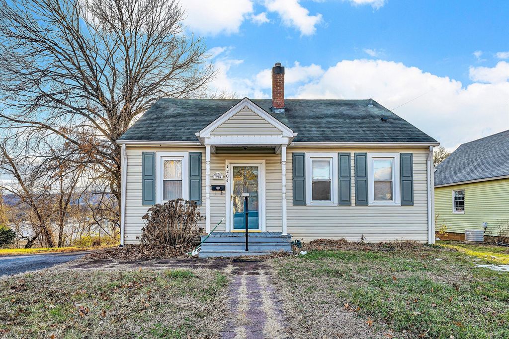 1204 Carolina AVE, Salem, VA 24153