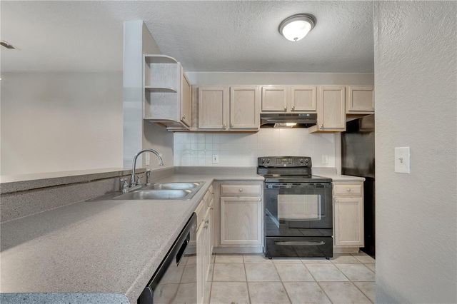 8825 LATREC AVENUE 6103, Orlando, FL 32819