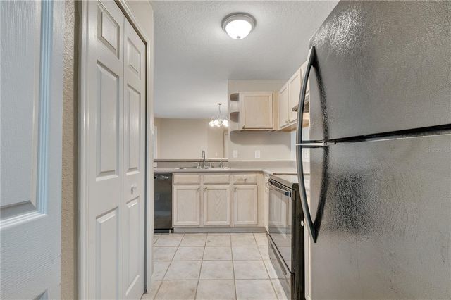 8825 LATREC AVENUE 6103, Orlando, FL 32819