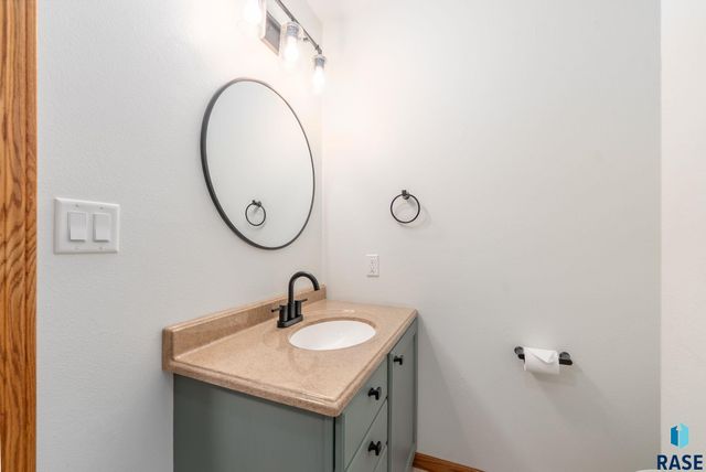 2305 S Royal Ct Court, Sioux Falls, SD 57106