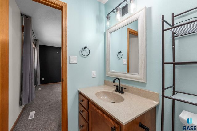 2305 S Royal Ct Court, Sioux Falls, SD 57106