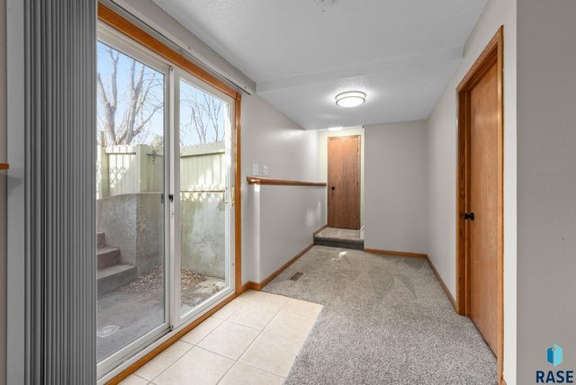 2305 S Royal Ct Court, Sioux Falls, SD 57106