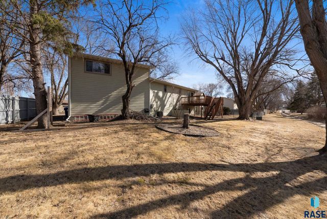 2305 S Royal Ct Court, Sioux Falls, SD 57106