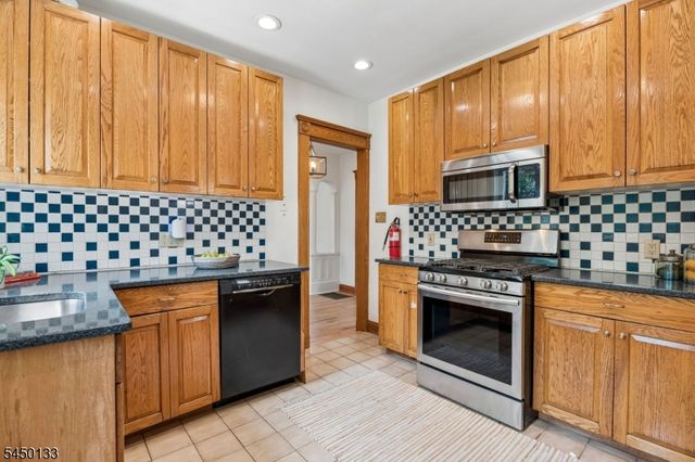 52 Benson St, Bloomfield Twp., NJ 07003