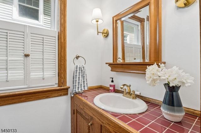 52 Benson St, Bloomfield Twp., NJ 07003