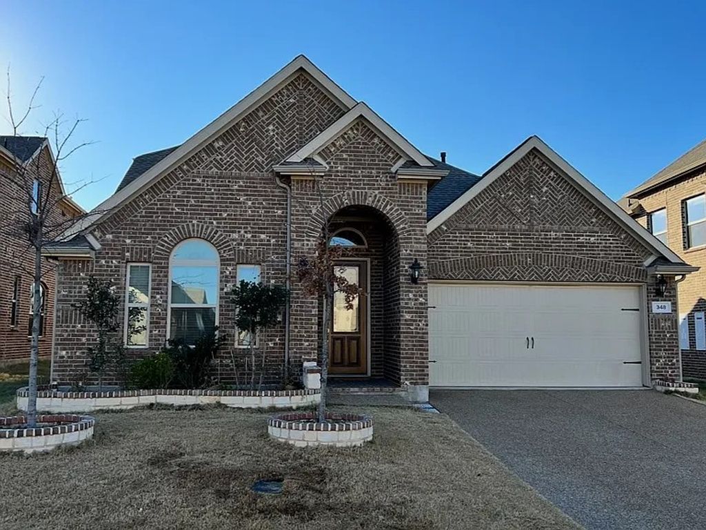 348 Prairie Ridge Lane, Lewisville, TX 75056