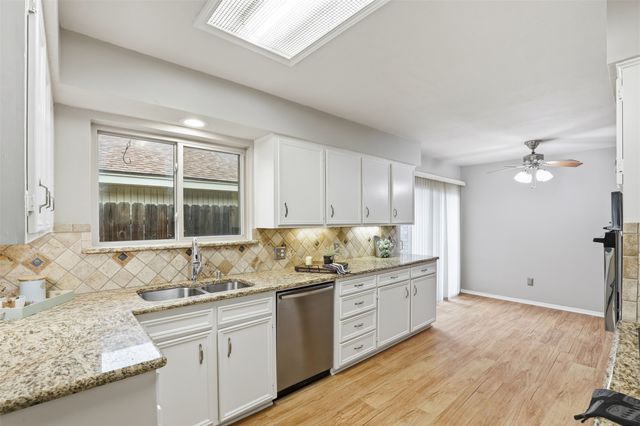 22 Doral Court, Pantego, TX 76013