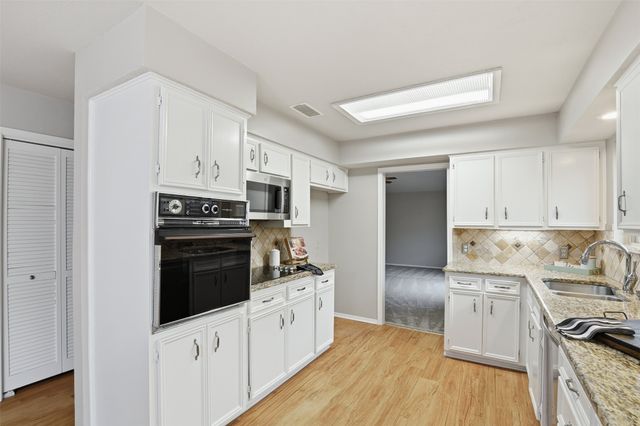 22 Doral Court, Pantego, TX 76013