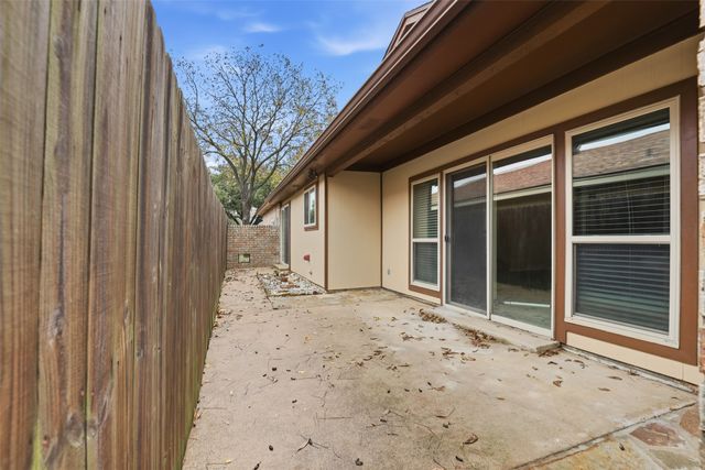 22 Doral Court, Pantego, TX 76013