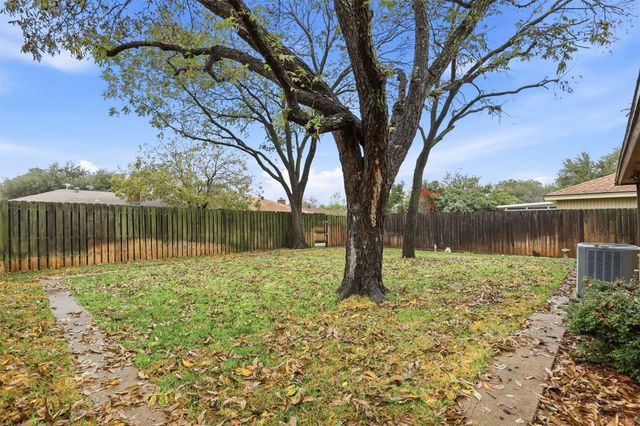 22 Doral Court, Pantego, TX 76013