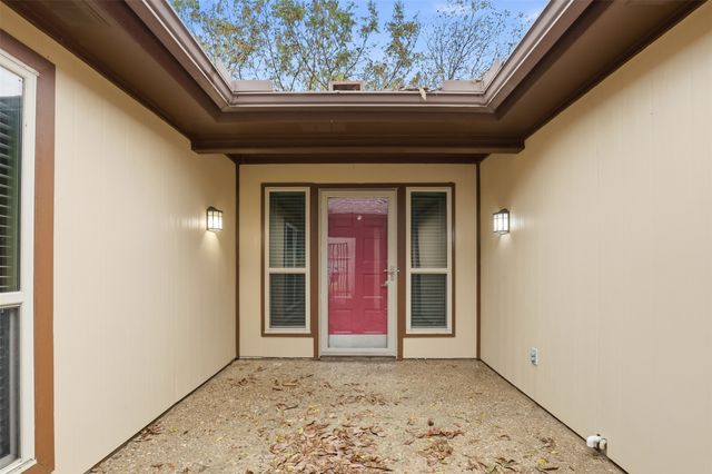 22 Doral Court, Pantego, TX 76013