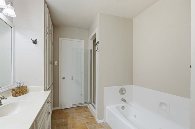 22 Doral Court, Pantego, TX 76013