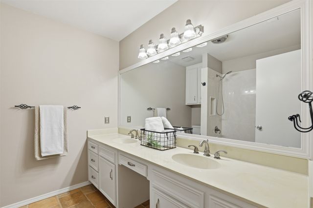 22 Doral Court, Pantego, TX 76013