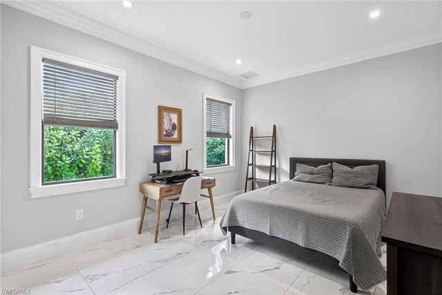 4233 4th AVE NE, Naples, FL 34120