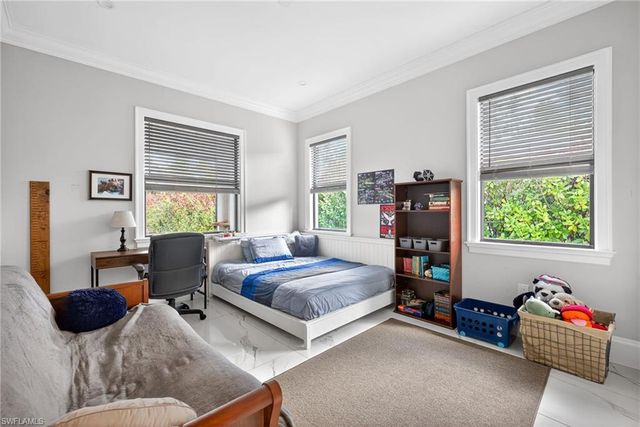 4233 4th AVE NE, Naples, FL 34120