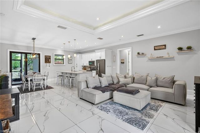 4233 4th AVE NE, Naples, FL 34120