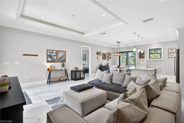 4233 4th AVE NE, Naples, FL 34120