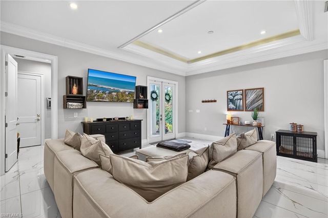 4233 4th AVE NE, Naples, FL 34120