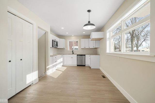 21425 Sunnyview Street, Clinton Township, MI 48035