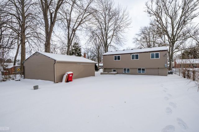 21425 Sunnyview Street, Clinton Township, MI 48035