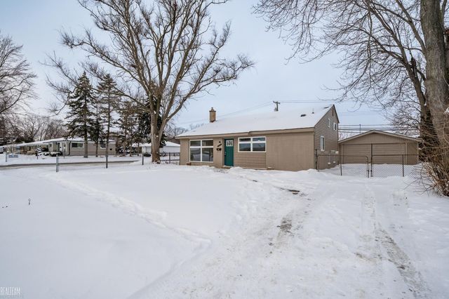 21425 Sunnyview Street, Clinton Township, MI 48035