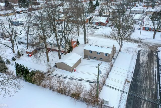 21425 Sunnyview Street, Clinton Township, MI 48035