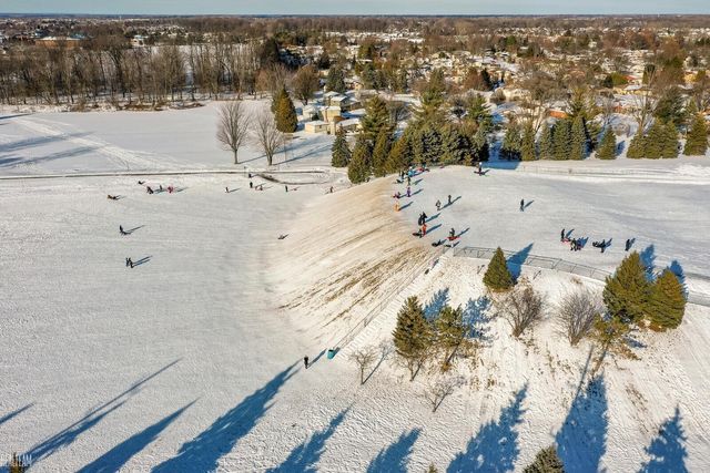 21425 Sunnyview Street, Clinton Township, MI 48035