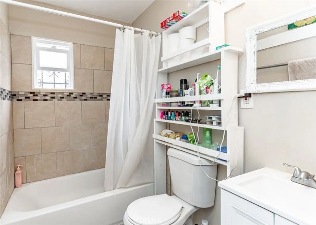 8462 S Denker Avenue, Los Angeles, CA 90047