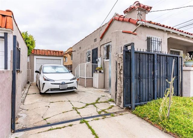 8462 S Denker Avenue, Los Angeles, CA 90047
