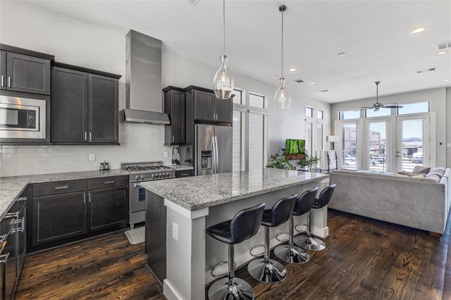 2114 Sabine Street, Houston, TX 77007