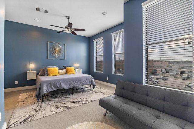 2114 Sabine Street, Houston, TX 77007
