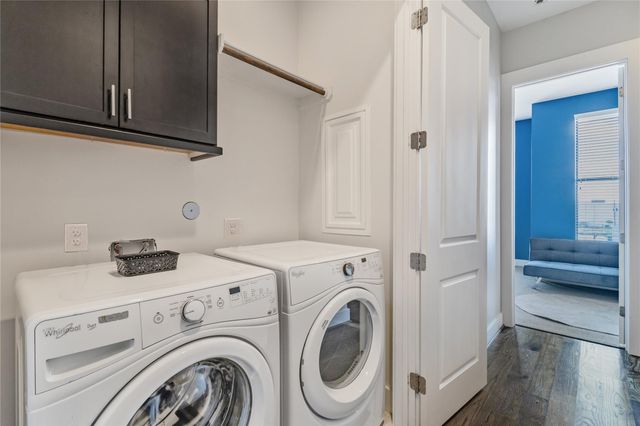 2114 Sabine Street, Houston, TX 77007