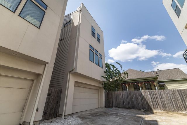 2114 Sabine Street, Houston, TX 77007