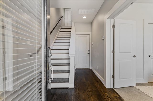 2114 Sabine Street, Houston, TX 77007