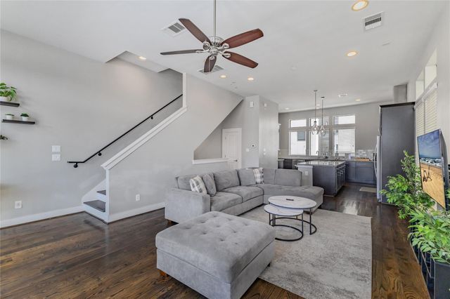 2114 Sabine Street, Houston, TX 77007
