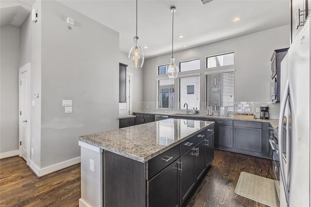 2114 Sabine Street, Houston, TX 77007