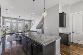 2114 Sabine Street, Houston, TX 77007