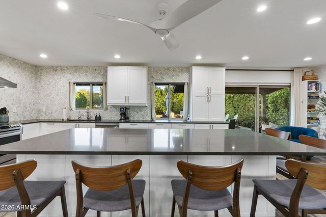 2034 E GLENDALE Avenue, Phoenix, AZ 85020