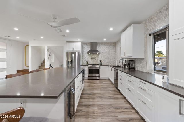 2034 E GLENDALE Avenue, Phoenix, AZ 85020