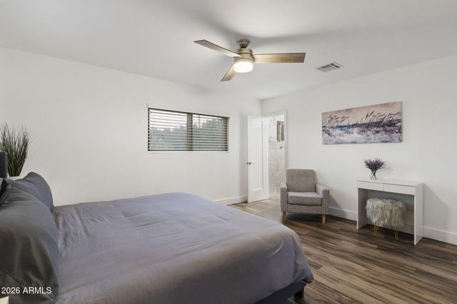 2034 E GLENDALE Avenue, Phoenix, AZ 85020