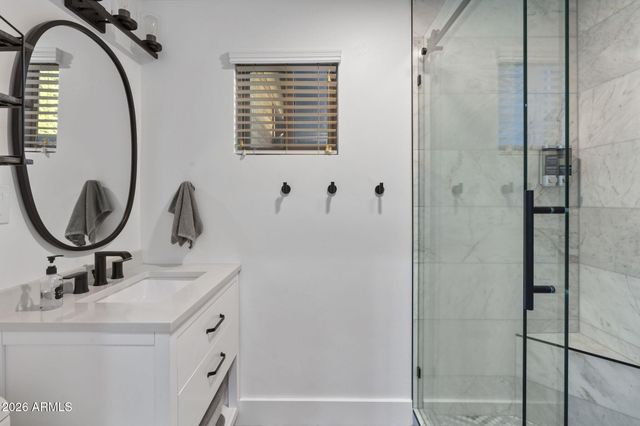 2034 E GLENDALE Avenue, Phoenix, AZ 85020