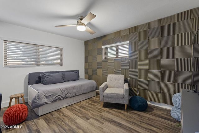 2034 E GLENDALE Avenue, Phoenix, AZ 85020