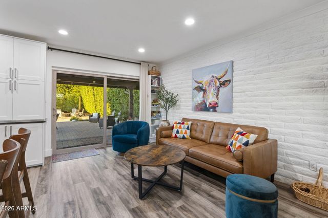 2034 E GLENDALE Avenue, Phoenix, AZ 85020