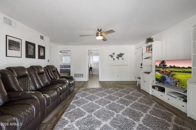 2034 E GLENDALE Avenue, Phoenix, AZ 85020