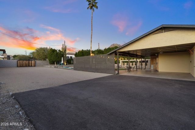 2034 E GLENDALE Avenue, Phoenix, AZ 85020