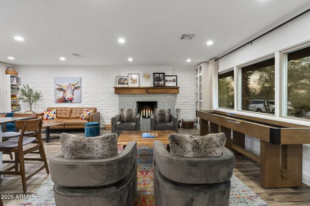 2034 E GLENDALE Avenue, Phoenix, AZ 85020